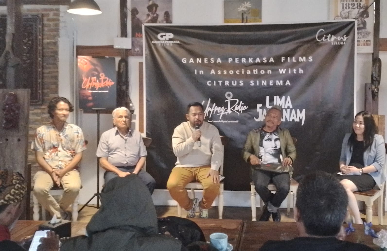 Unfreq Radio dan 5 Jahanam, Film Yang Mengandalkan Kekuatan Cerita dan Sporadis Tension